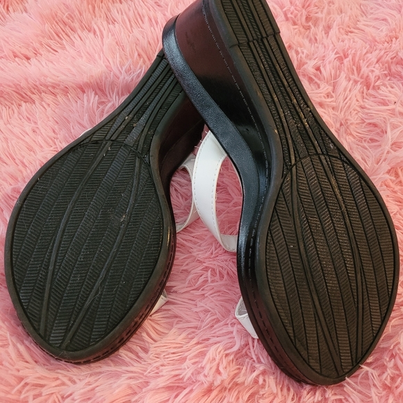 Sandals - Picture 7 of 7